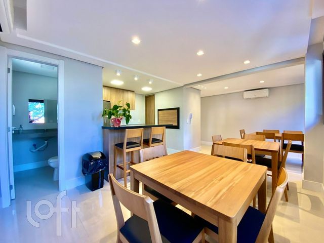 Apartamento com 125m², 3 dormitórios, 2 suítes, 3 vagas, Petrópolis em Porto Alegre