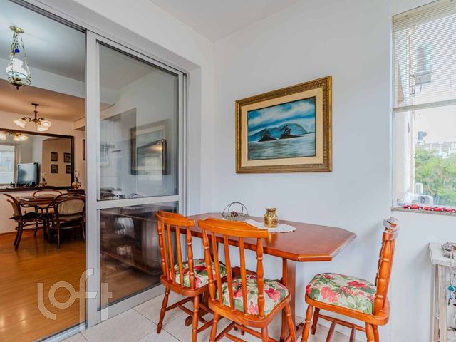 Apartamento com 65m², 2 dormitórios, 1 vaga, Menino Deus em Porto Alegre