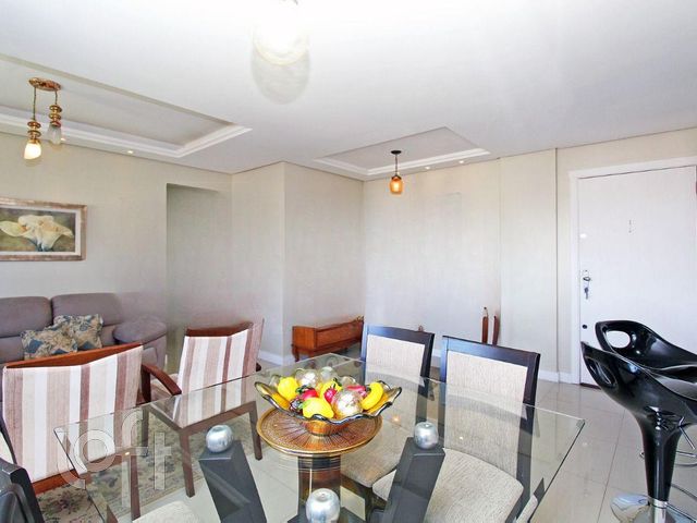 Apartamento com 65m², 2 dormitórios, 1 suíte, 1 vaga, Vila Ipiranga em Porto Alegre