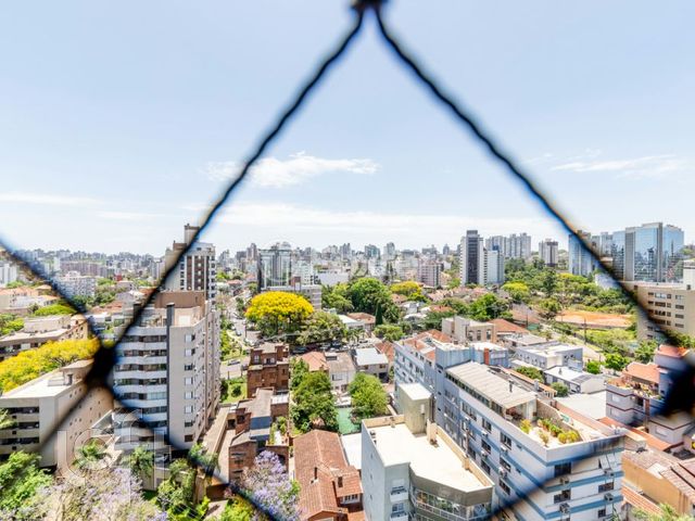 Apartamento com 97m², 2 dormitórios, 1 suíte, 3 vagas, Petrópolis em Porto Alegre