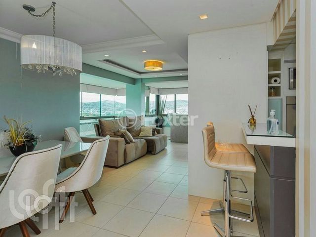 Apartamento com 97m², 2 dormitórios, 1 suíte, 3 vagas, Petrópolis em Porto Alegre