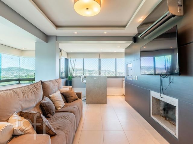 Apartamento com 97m², 2 dormitórios, 1 suíte, 3 vagas, Petrópolis em Porto Alegre