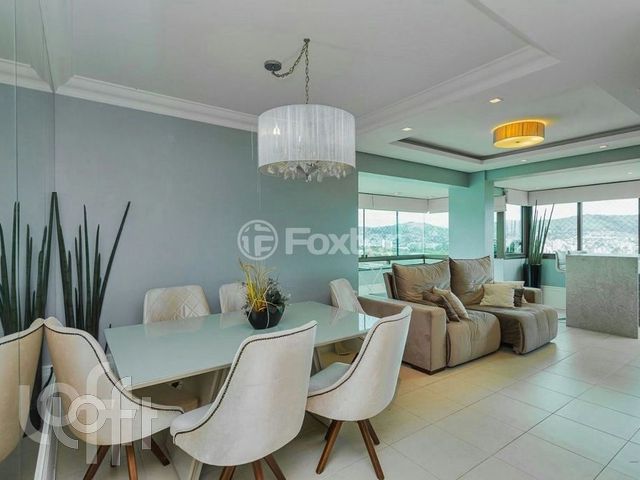 Apartamento com 97m², 2 dormitórios, 1 suíte, 3 vagas, Petrópolis em Porto Alegre