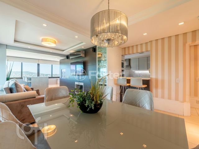 Apartamento com 97m², 2 dormitórios, 1 suíte, 3 vagas, Petrópolis em Porto Alegre