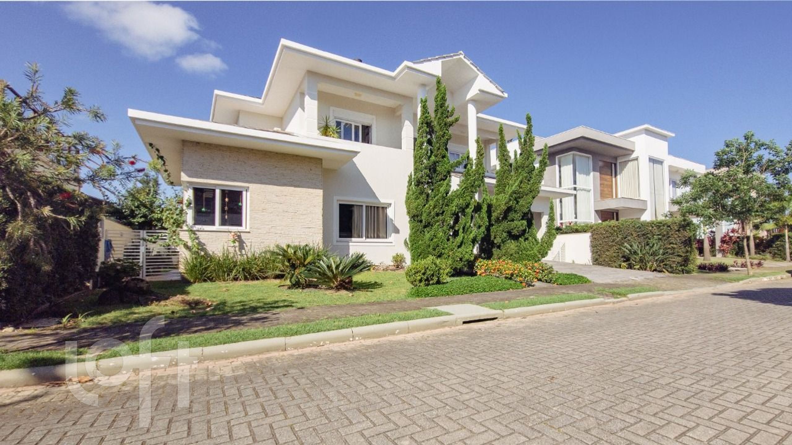 Casa à venda em Rio tavares central com 328 m², 4 quartos, 4 suítes, 2 vagas