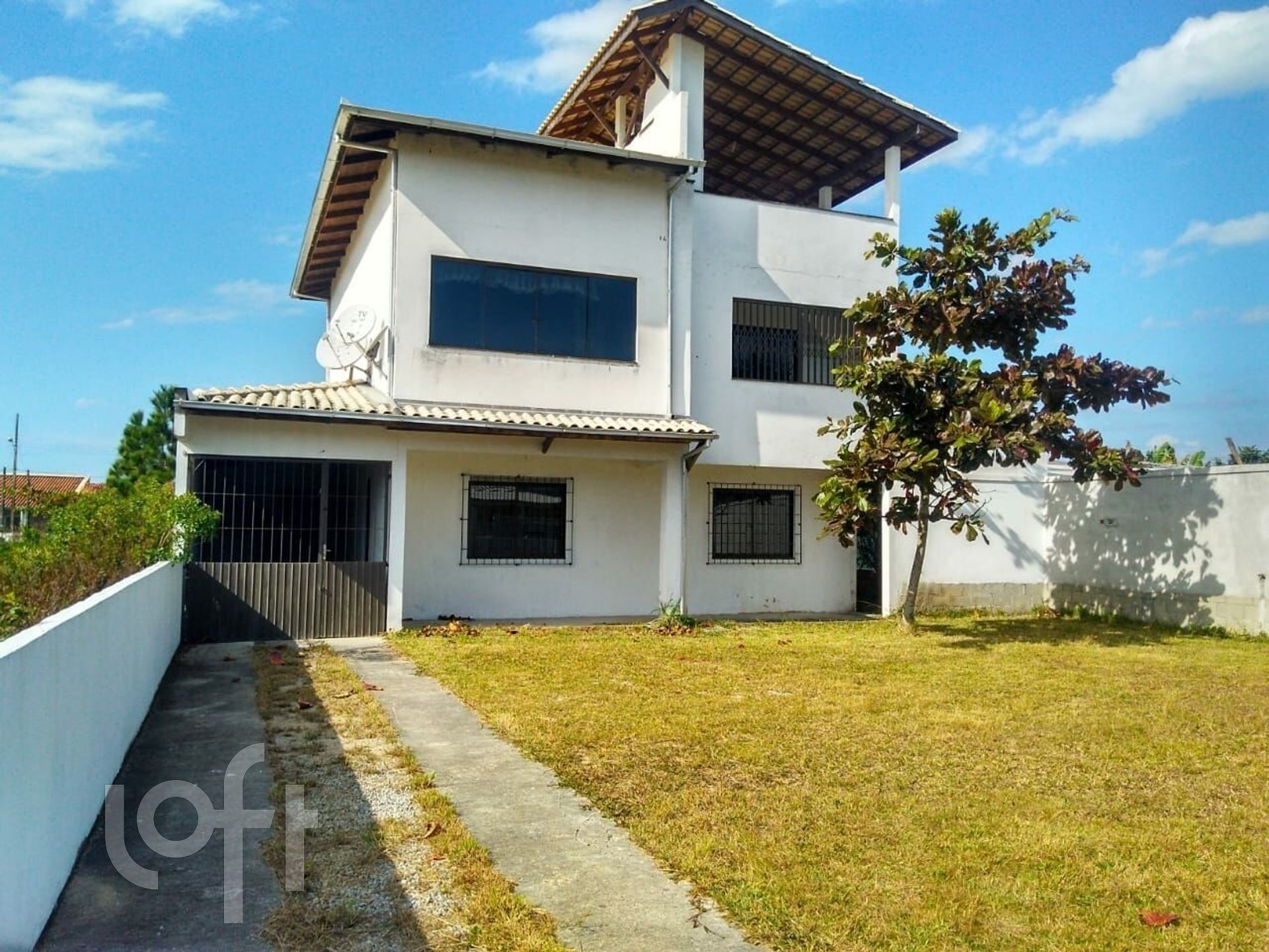 Casa Residencial com 180m², 4 quartos, 3 garagens, no bairro Pinheira em Palhoça
