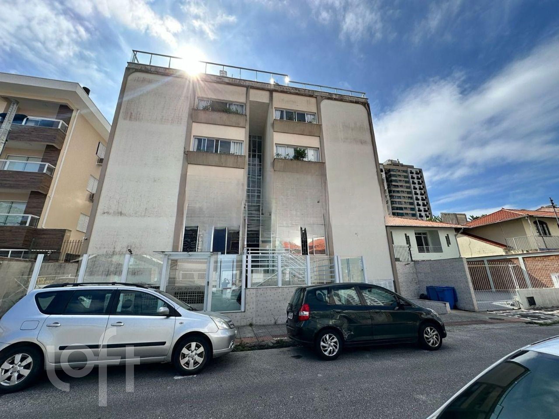 Apartamento 2 quartos bem localizado no coração do Estreito próximo a todo tipo de comércio em geral