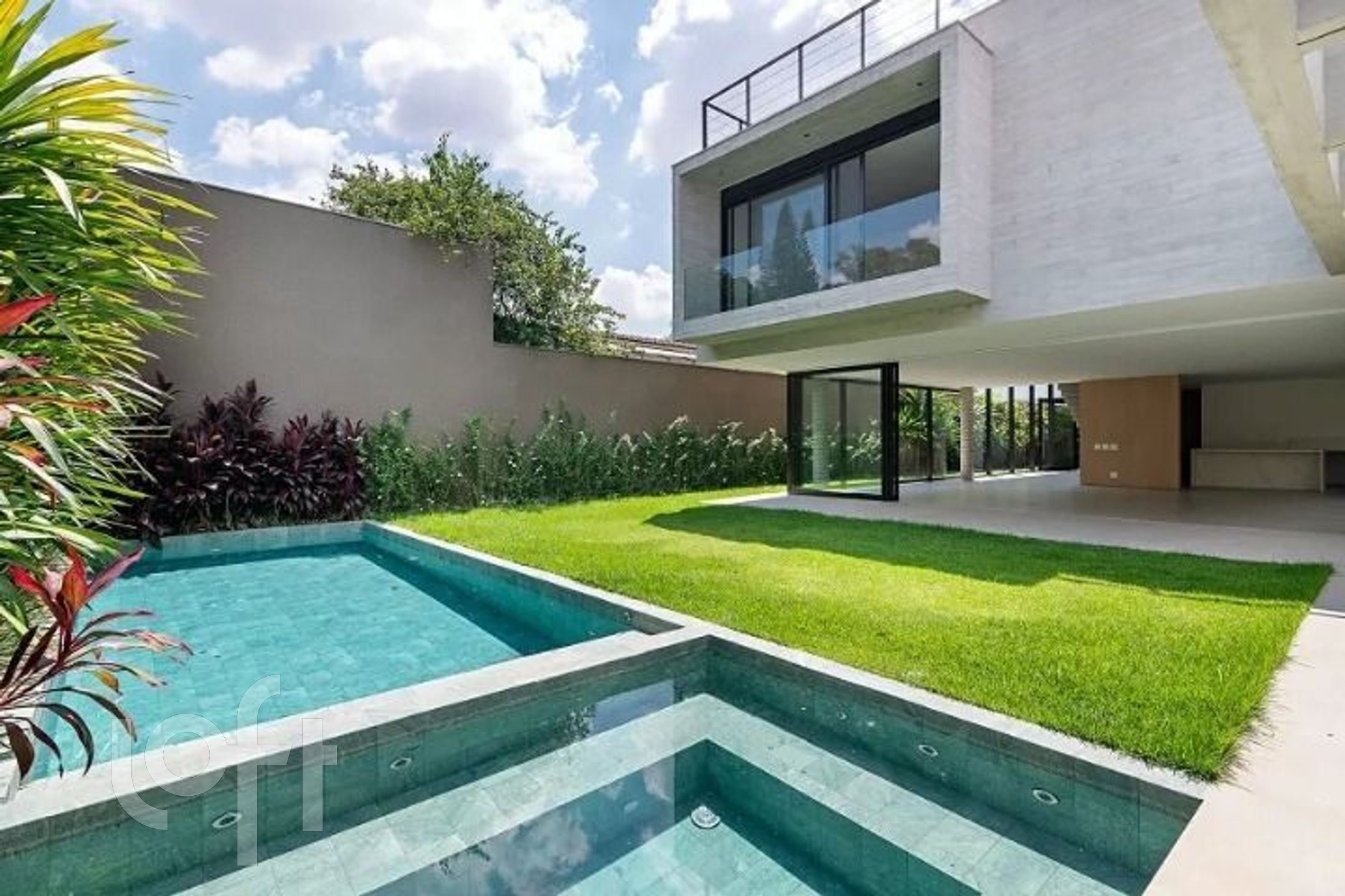 Casa à venda com 4 quartos, 560m² - Foto 1