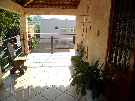 Casa à venda com 5 quartos, 300m² - Foto 10