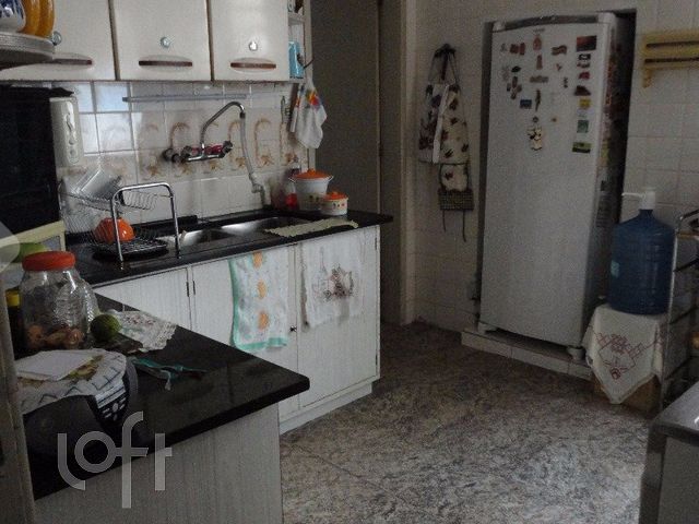 Casa com 217m², 3 dormitórios, 1 suíte, 3 vagas, Petrópolis em Porto Alegre