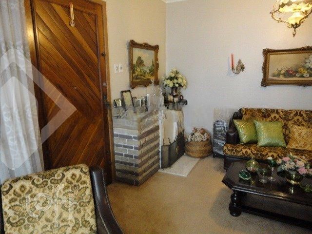 Casa com 217m², 3 dormitórios, 1 suíte, 3 vagas, Petrópolis em Porto Alegre