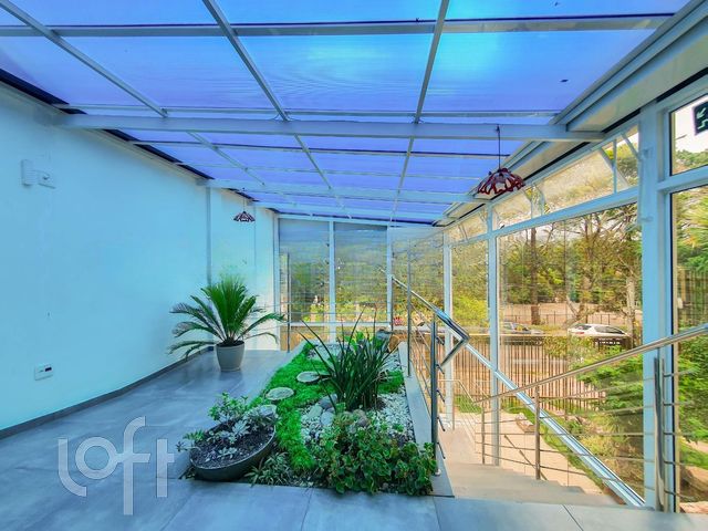 Casa com 255m², 3 dormitórios, 1 suíte, 4 vagas, Chácara das Pedras em Porto Alegre