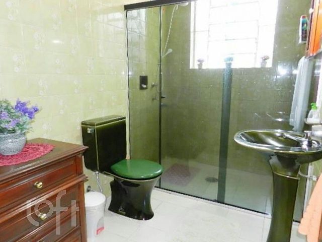 Casa com 219m², 3 dormitórios, 1 suíte, 2 vagas, Santana em Porto Alegre