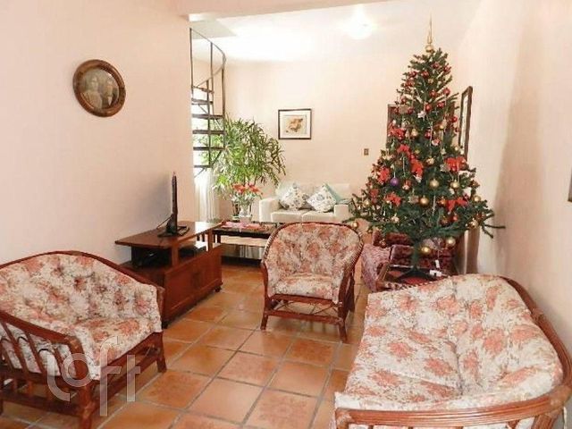 Casa com 219m², 3 dormitórios, 1 suíte, 2 vagas, Santana em Porto Alegre