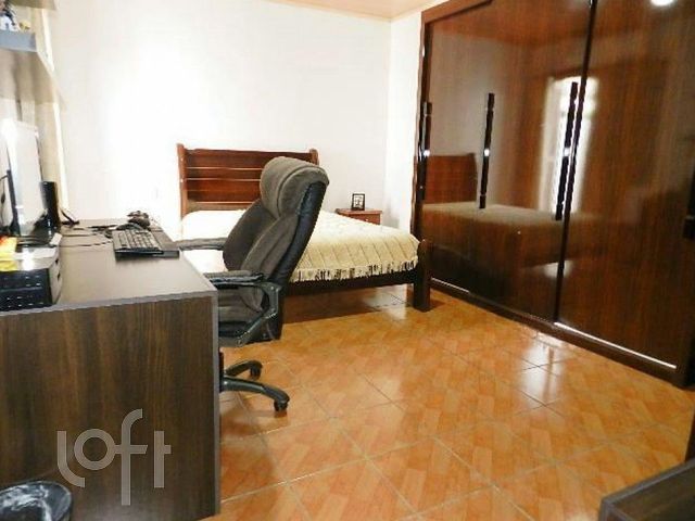 Casa com 219m², 3 dormitórios, 1 suíte, 2 vagas, Santana em Porto Alegre