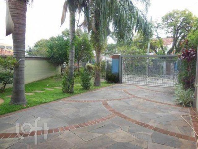 Casa com 340m², 3 dormitórios, 1 suíte, 6 vagas, Cristo Redentor em Porto Alegre