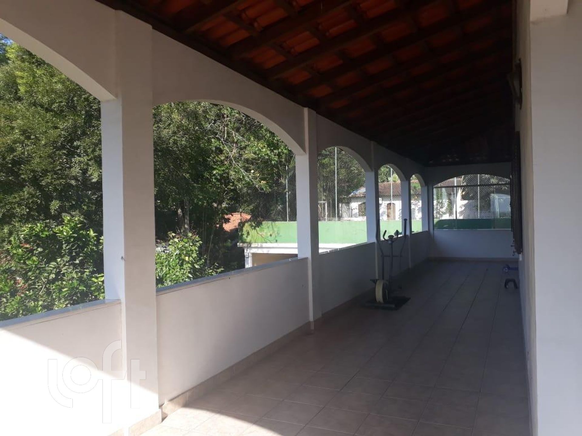 Casa à venda com 4 quartos, 600m² - Foto 1