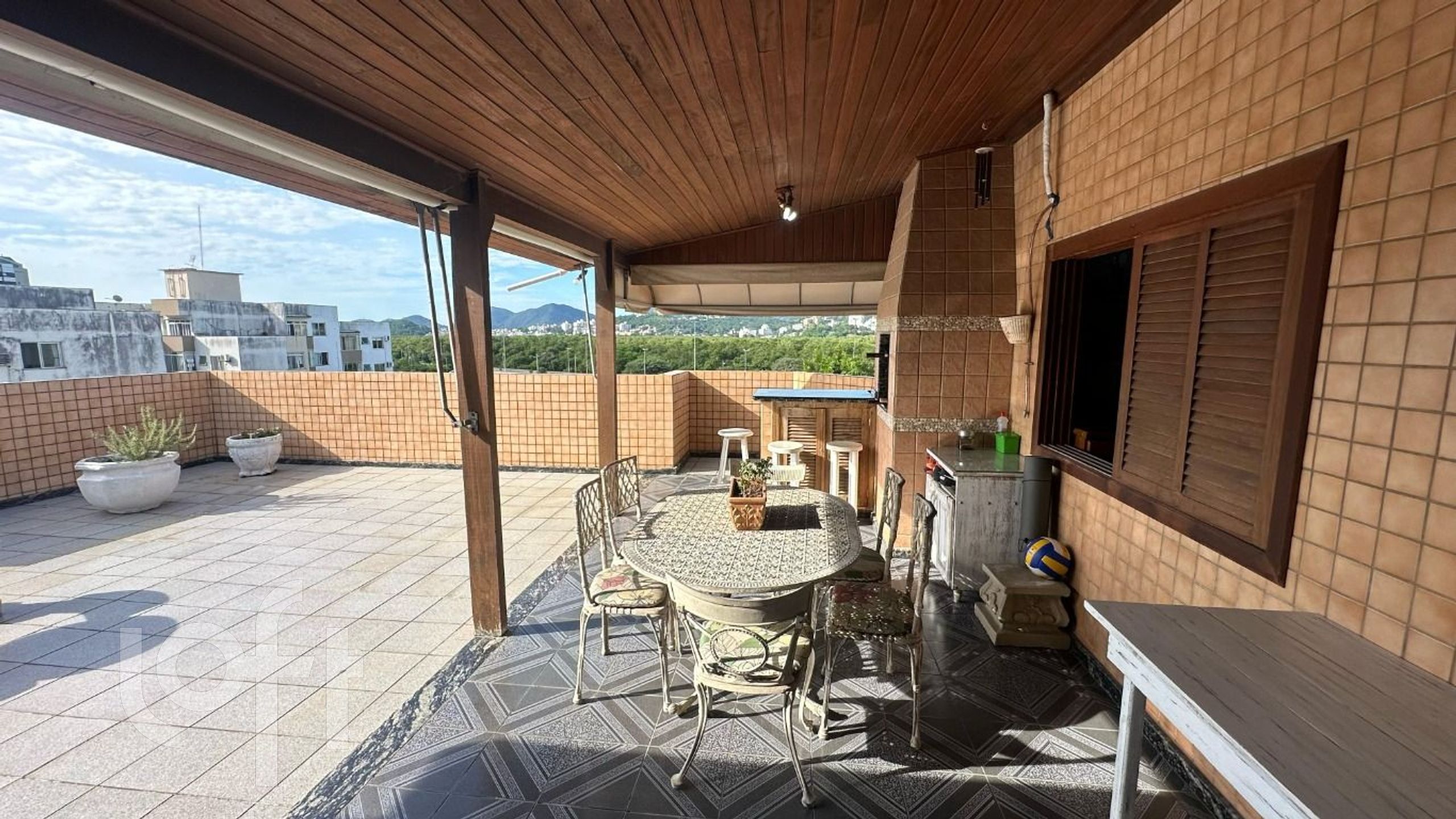 Apartamentos com 167m², 3 quartos, 1 suíte, 1 garagem, no bairro Trindade em Florianópolis