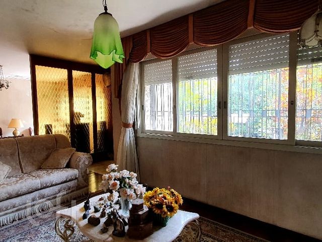 Casa com 350m², 5 dormitórios, 1 suíte, Higienópolis em Porto Alegre