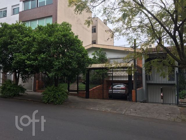 Casa com 350m², 5 dormitórios, 1 suíte, Higienópolis em Porto Alegre