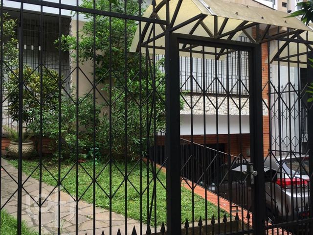 Casa com 350m², 5 dormitórios, 1 suíte, Higienópolis em Porto Alegre