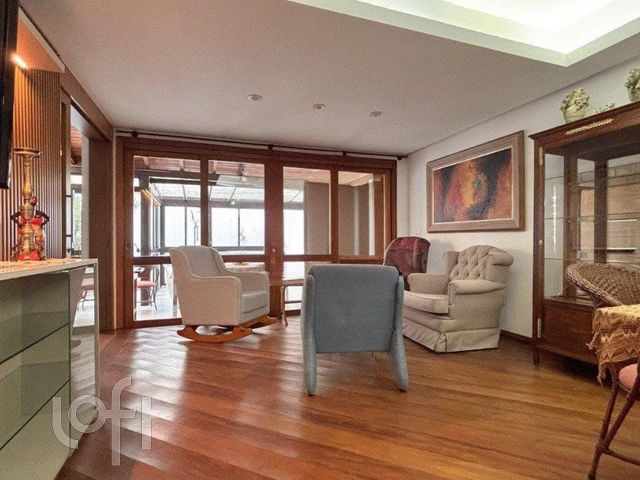 Casa com 236m², 3 dormitórios, 1 suíte, 4 vagas, Menino Deus em Porto Alegre