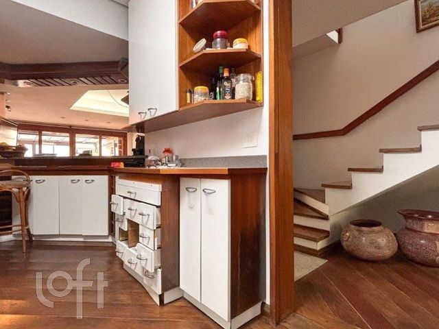 Casa com 236m², 3 dormitórios, 1 suíte, 4 vagas, Menino Deus em Porto Alegre