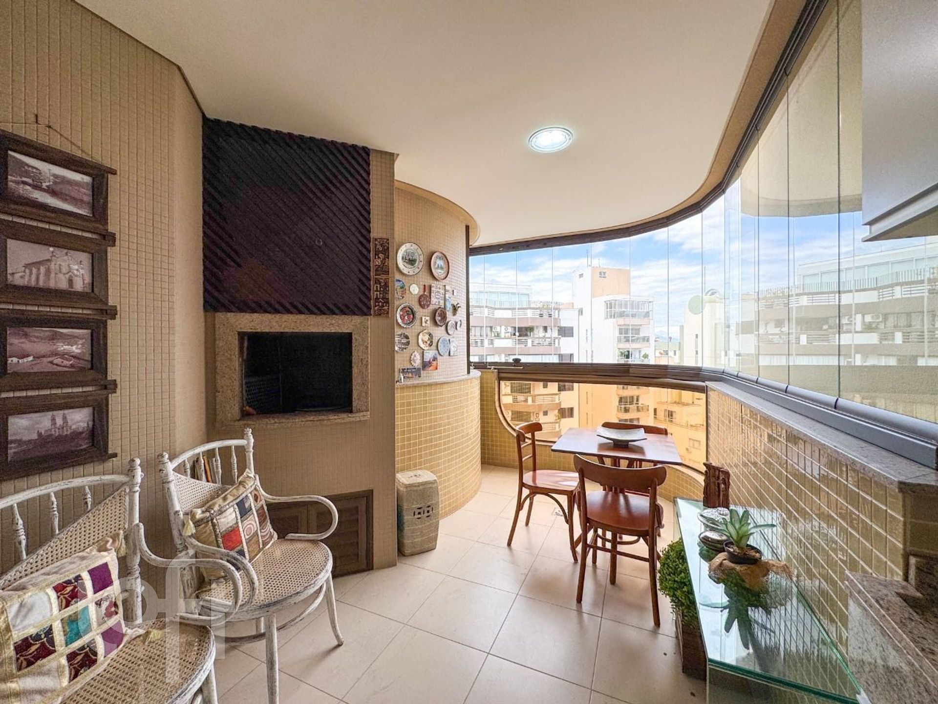 Apartamento em Área Nobre do Centro de Florianópolis - Próximo ao Hippo
