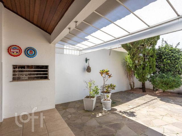 Casa com 100m², 3 dormitórios, 3 vagas, Petrópolis em Porto Alegre