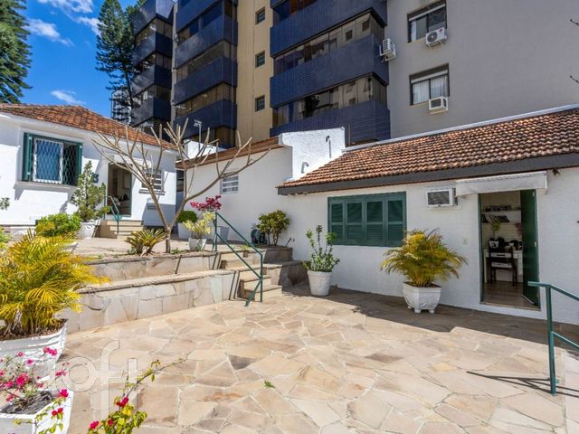 Casa com 100m², 3 dormitórios, 3 vagas, Petrópolis em Porto Alegre