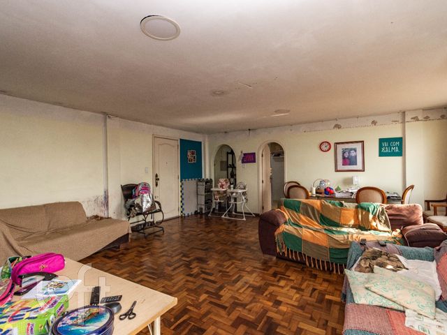 Apartamento com 130m², 4 dormitórios, Floresta em Porto Alegre