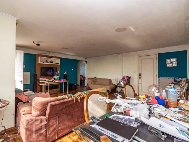 Apartamento com 130m², 4 dormitórios, Floresta em Porto Alegre