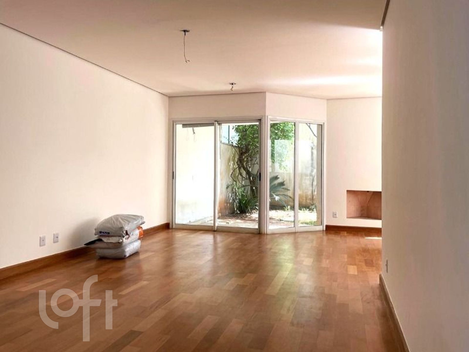 Casa de Condomínio à venda com 4 quartos, 180m² - Foto 2