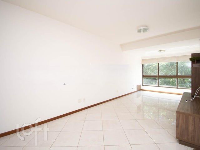 Apartamento com 101m², 3 dormitórios, 1 suíte, 2 vagas, Rio Branco em Porto Alegre