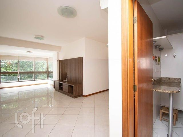 Apartamento com 101m², 3 dormitórios, 1 suíte, 2 vagas, Rio Branco em Porto Alegre