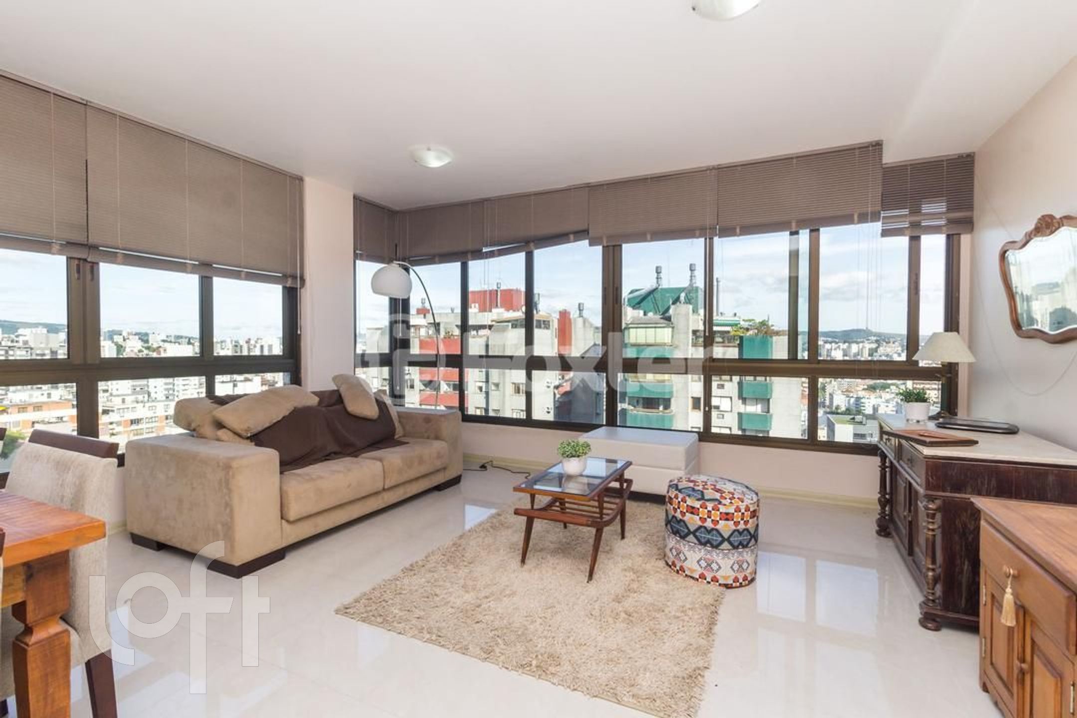 Apartamento com 80m², 2 dormitórios, 1 suíte, 2 vagas, Rio Branco em Porto Alegre