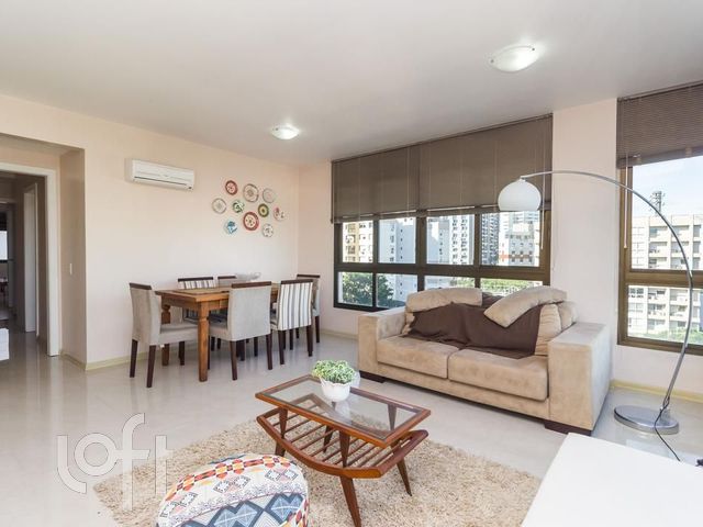 Apartamento com 80m², 2 dormitórios, 1 suíte, 2 vagas, Rio Branco em Porto Alegre