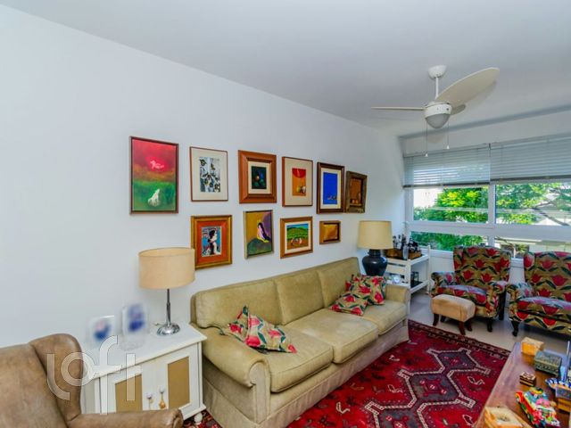 Apartamento com 92m², 3 dormitórios, 1 suíte, 2 vagas, Petrópolis em Porto Alegre