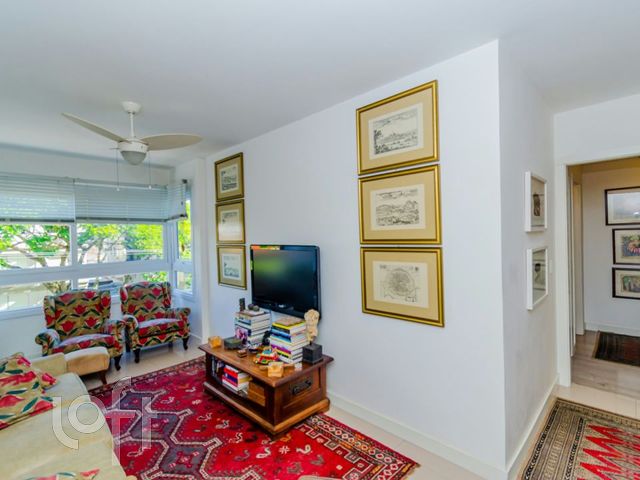 Apartamento com 92m², 3 dormitórios, 1 suíte, 2 vagas, Petrópolis em Porto Alegre