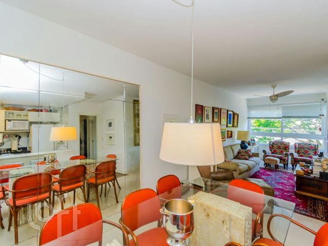 Apartamento com 92m², 3 dormitórios, 1 suíte, 2 vagas, Petrópolis em Porto Alegre