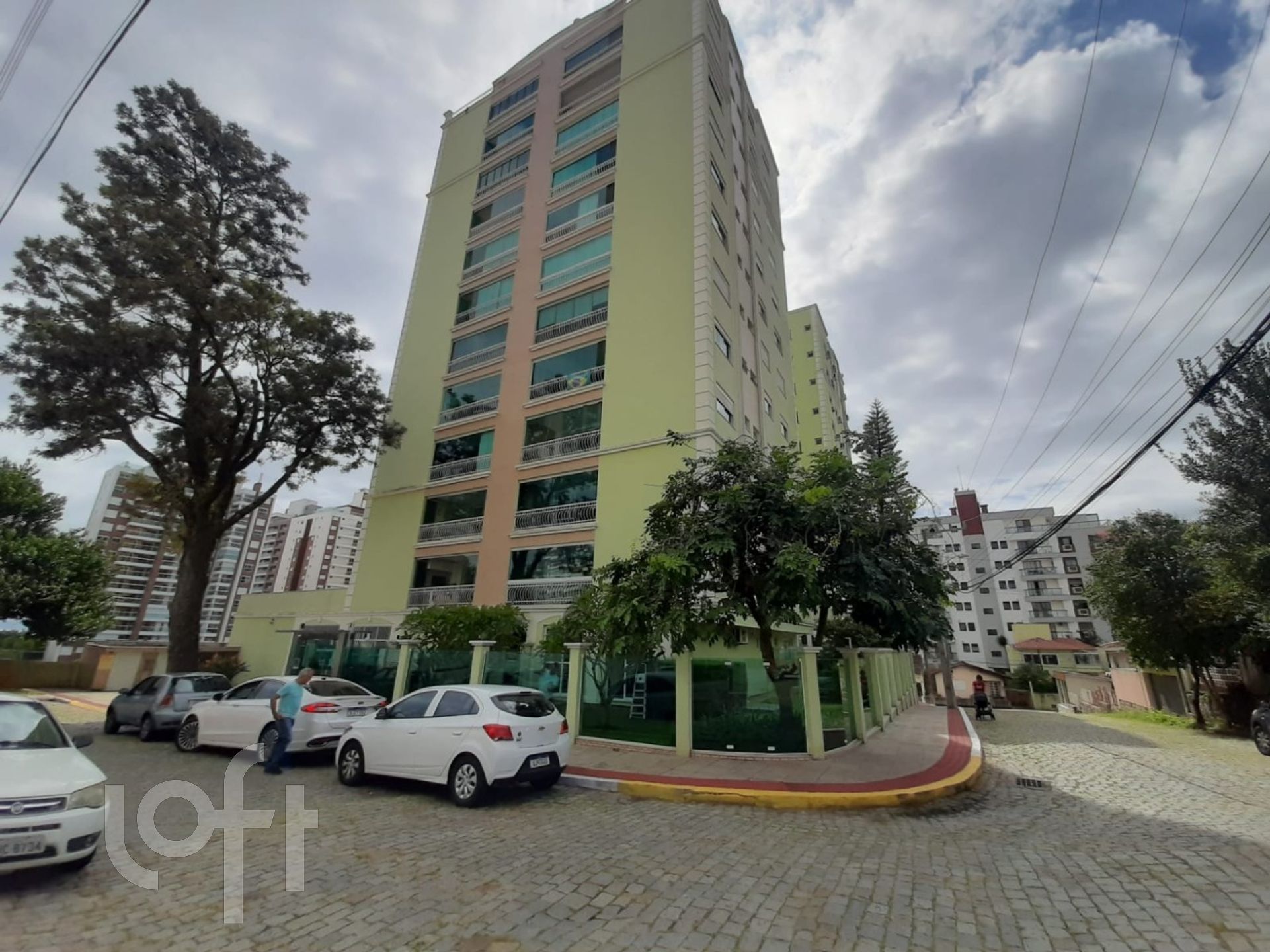 Apartamentos com 126m², 3 quartos, 2 suítes, 2 garagens, no bairro Agronômica em Florianópolis