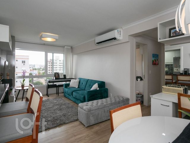 Apartamento com 72m², 2 dormitórios, 1 suíte, 2 vagas, Jardim Botânico em Porto Alegre