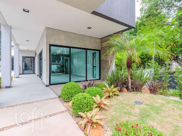 Apartamento com 80m², 2 dormitórios, 2 suítes, 2 vagas, Petrópolis em Porto Alegre