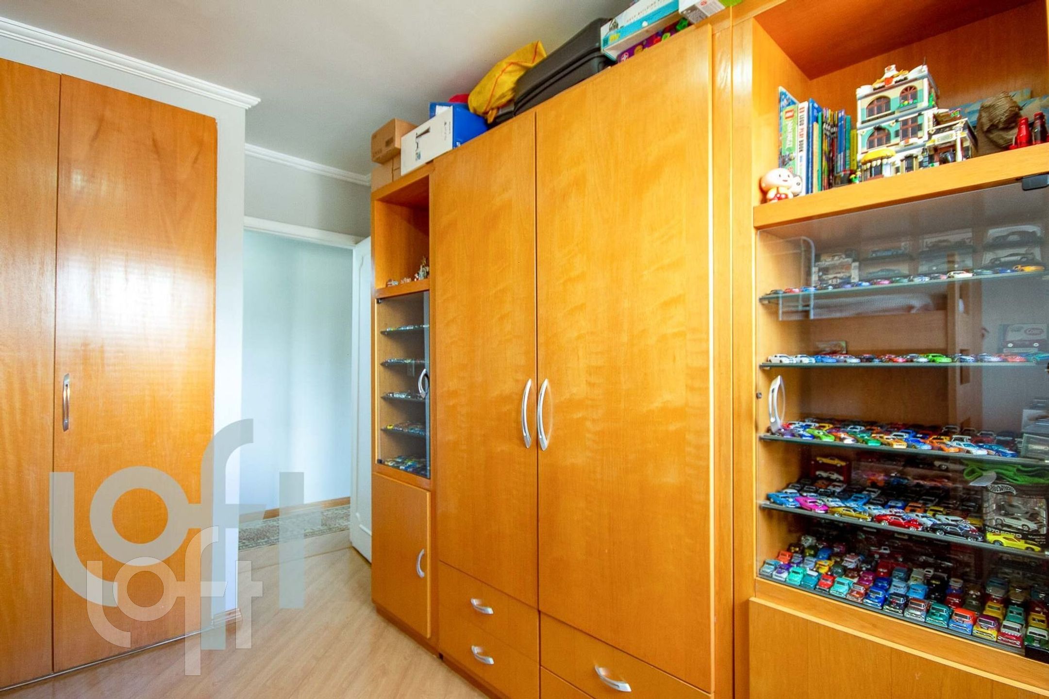 Apartamento à venda com 2 quartos, 75m² - Foto 2