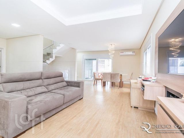 Casa com 254m², 4 dormitórios, 3 suítes, 4 vagas, Vila Ipiranga em Porto Alegre