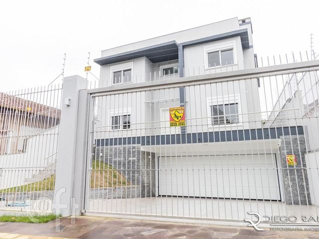 Casa com 254m², 4 dormitórios, 3 suítes, 4 vagas, Vila Ipiranga em Porto Alegre