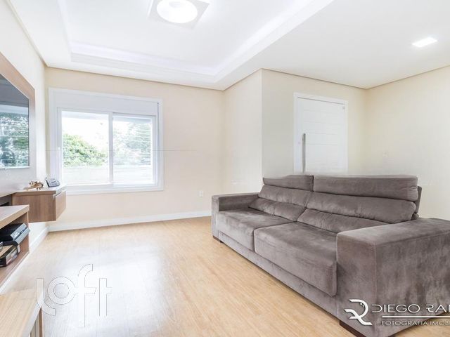 Casa com 254m², 4 dormitórios, 3 suítes, 4 vagas, Vila Ipiranga em Porto Alegre