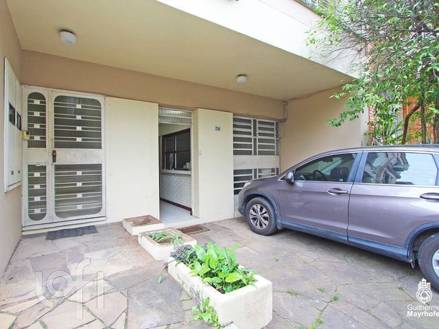 Casa com 221m², 5 dormitórios, 1 vaga, Rio Branco em Porto Alegre