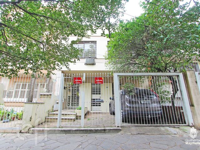 Casa com 221m², 5 dormitórios, 1 vaga, Rio Branco em Porto Alegre