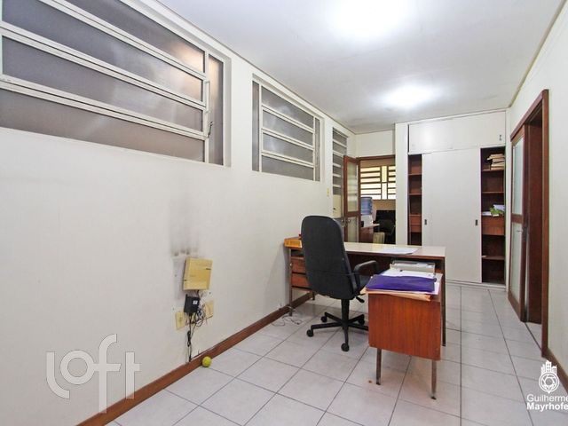Casa com 221m², 5 dormitórios, 1 vaga, Rio Branco em Porto Alegre